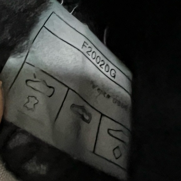 UGG Fluff Yeah Black & White Sandals/Slippers Size 9 - Picture 11 of 11